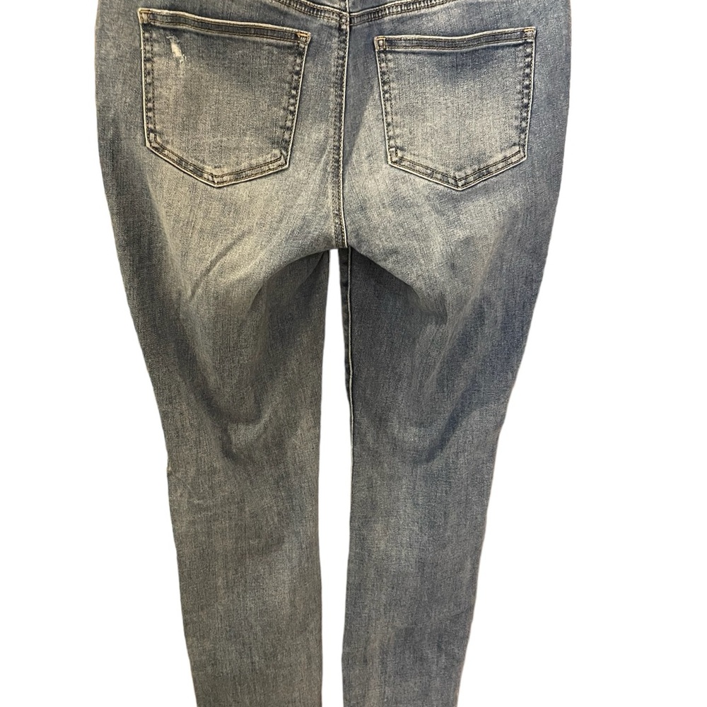 Chico’s Lightly Distressed Pull-On Jeggings, Size 2R, Faded Blue Denim. - Picture 4 of 12